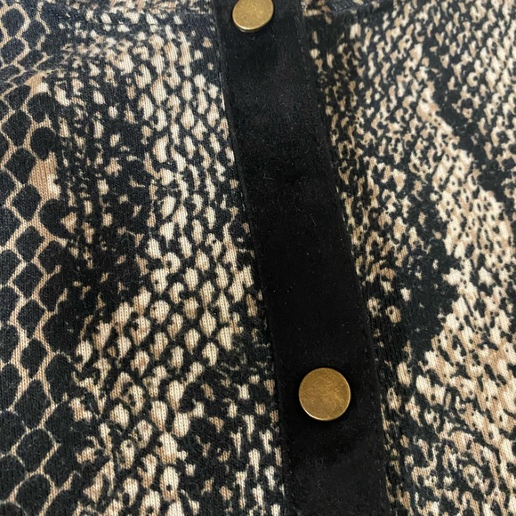 Rafaella Snake print Top / Tunic / Jacket with suede trim and brass snaps. 1X - Picture 8 of 8